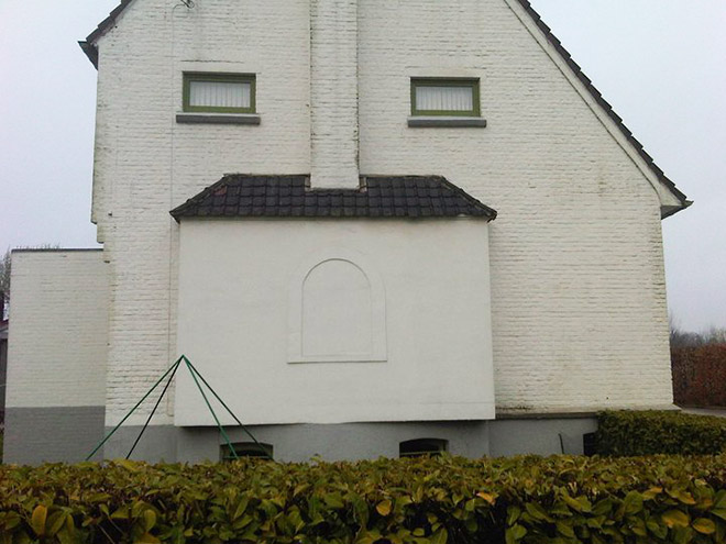 Do you see a face in this house?