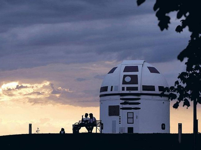Observatory painted as R2-D2.