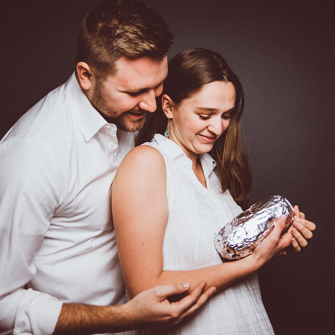 couple photoshoot with baby