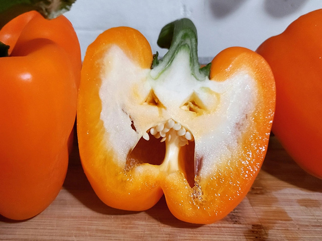 Bell pepper screaming in horror.